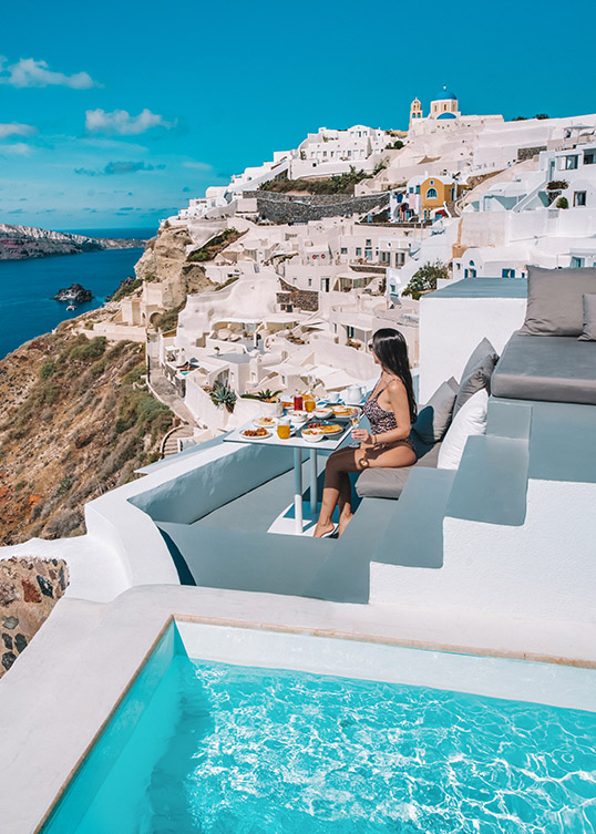 Caldera-facing private pool at Echoes Luxury Suites